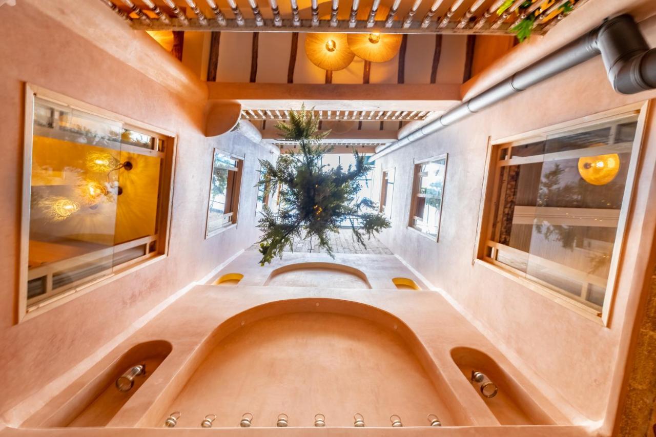 Mama Lova Hotel, Riad, Restaurant & Spa เอสเซาอิรา ภายนอก รูปภาพ