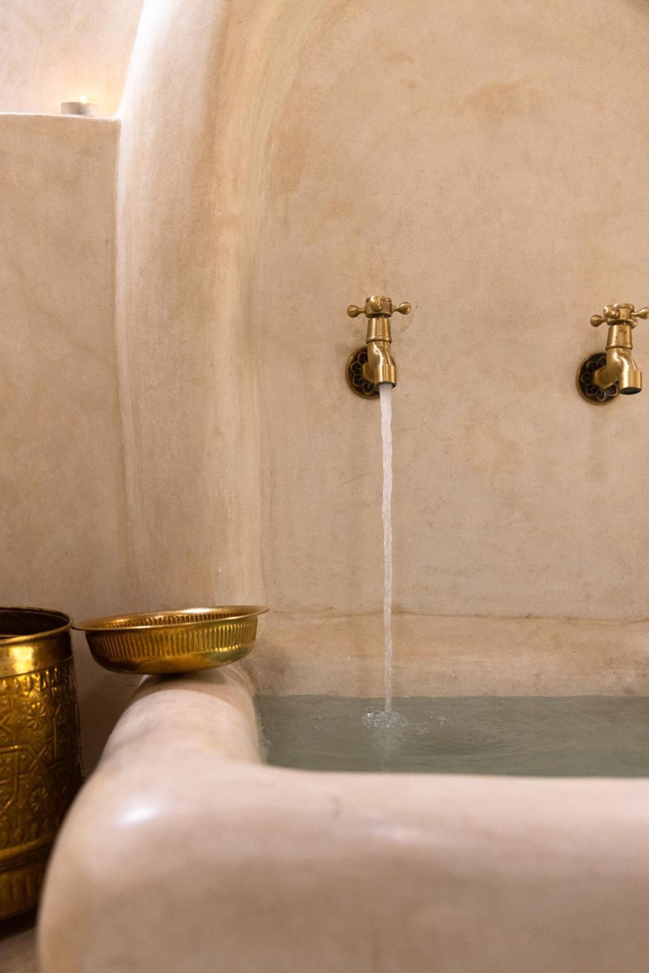 Mama Lova Hotel, Riad, Restaurant & Spa เอสเซาอิรา ภายนอก รูปภาพ